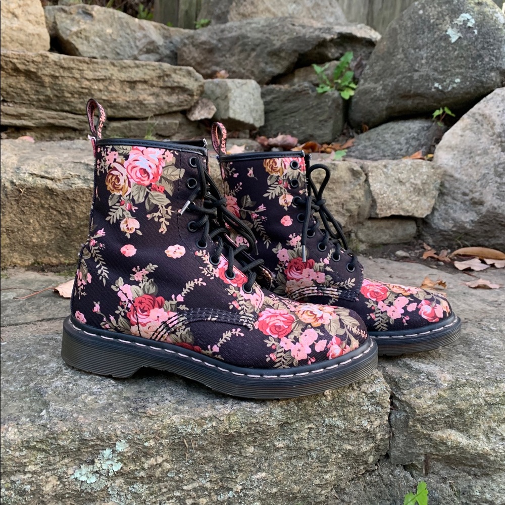 Dr Martens floral combat boots-Size 7 US/38 EU